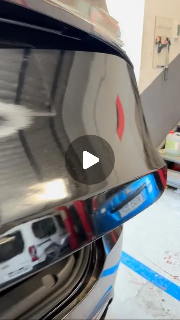 Tesla Model Y en reparación